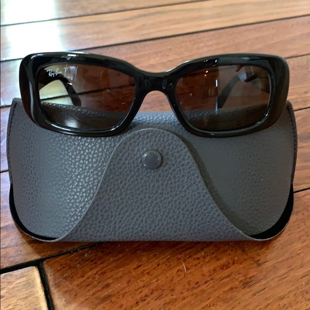 Women’s Ray-Ban polarized sunglasses